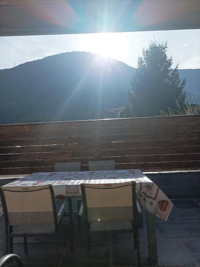 Joli Appart Terrasse Et Jardinet Albertville Exteriör bild
