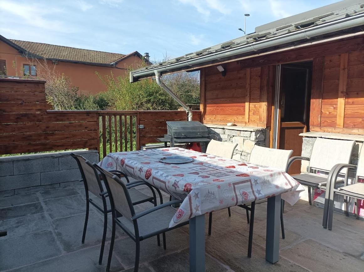 Joli Appart Terrasse Et Jardinet Albertville Exteriör bild